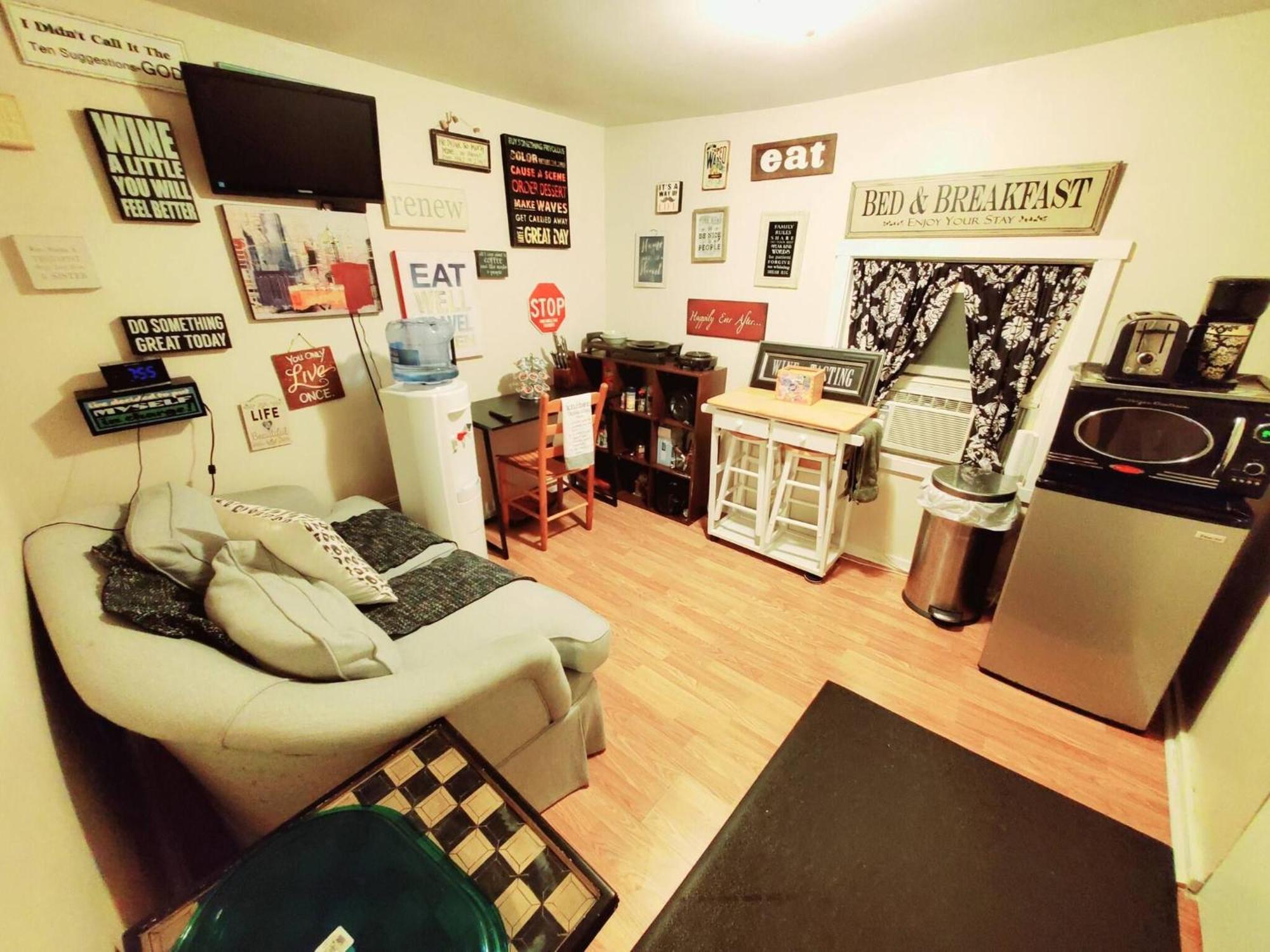 Room In Guest Room - Black-White Rm By Yale U New Haven Bagian luar foto