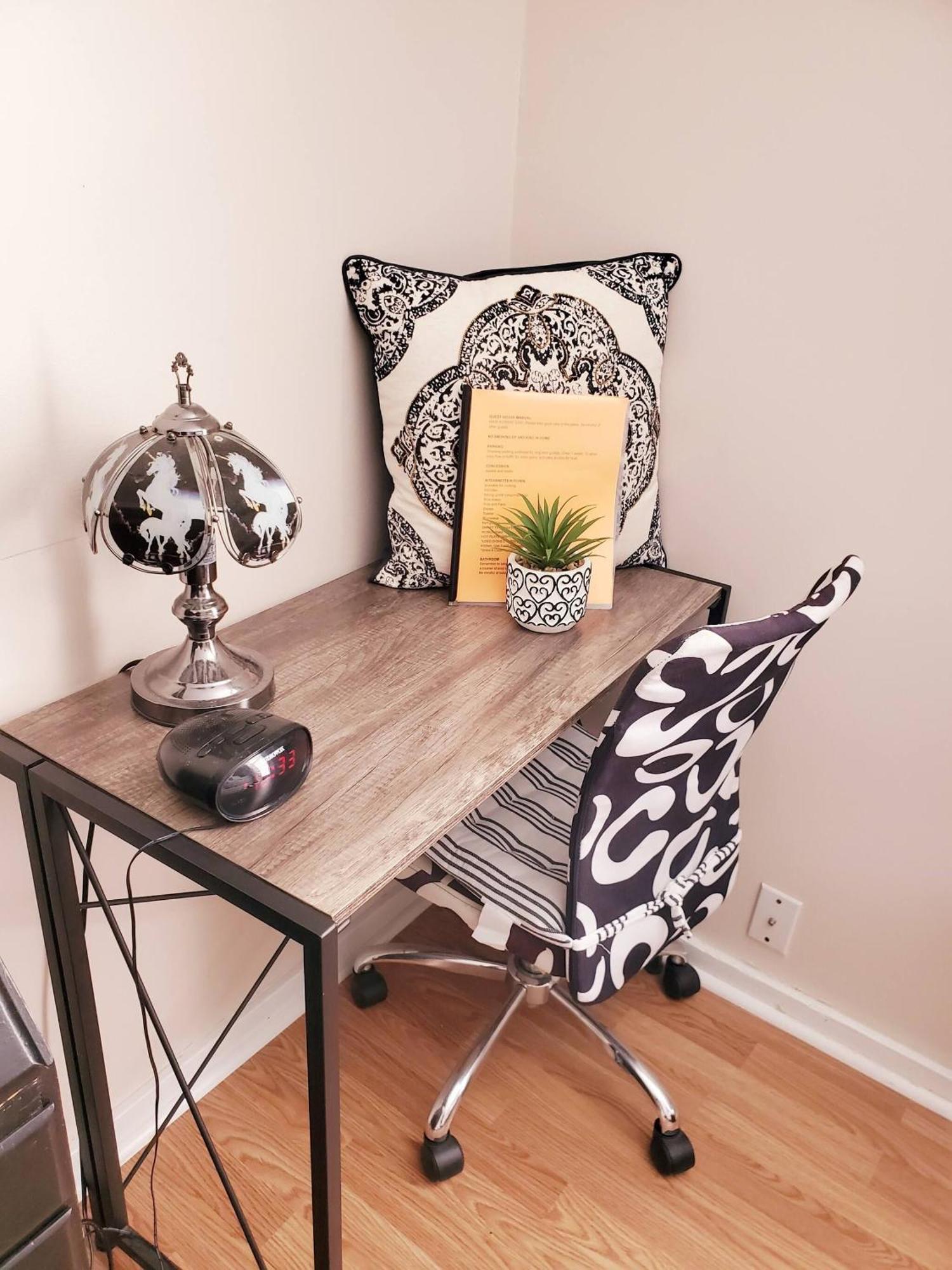 Room In Guest Room - Black-White Rm By Yale U New Haven Bagian luar foto